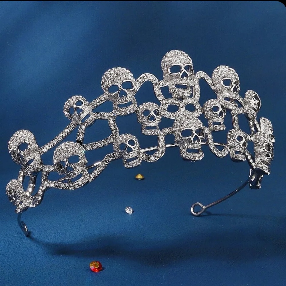 Beautiful crystal skeleton skull tiara! 💀🎃